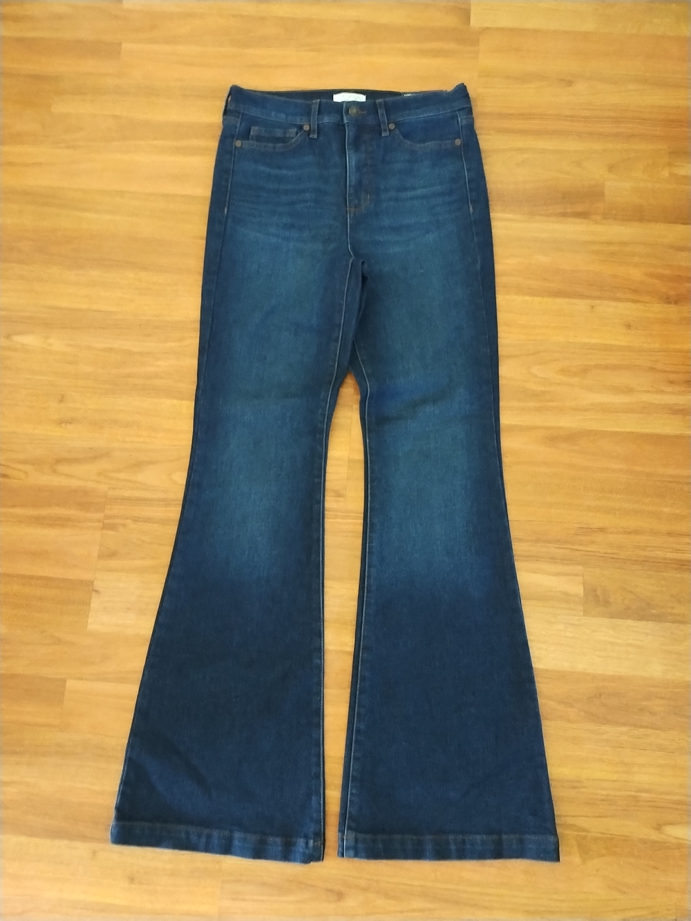 NWT Sofia by sofia vergara Dark Blue High-Rise Flare Jeans, Size 4